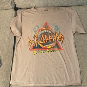 Def Leppard distressed tee